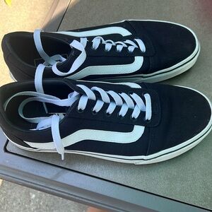 *Used - Like New* Vans size 9
